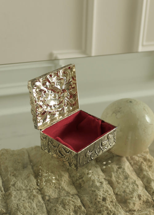 Chrysanthemum Keepsake Box