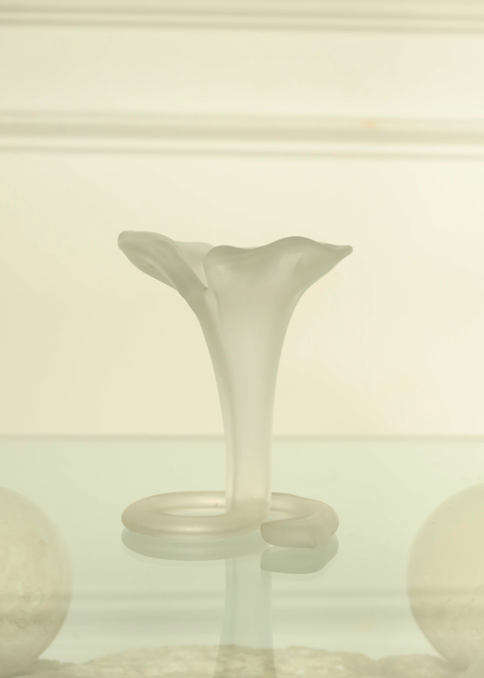 Satin Glass Calla Lily
